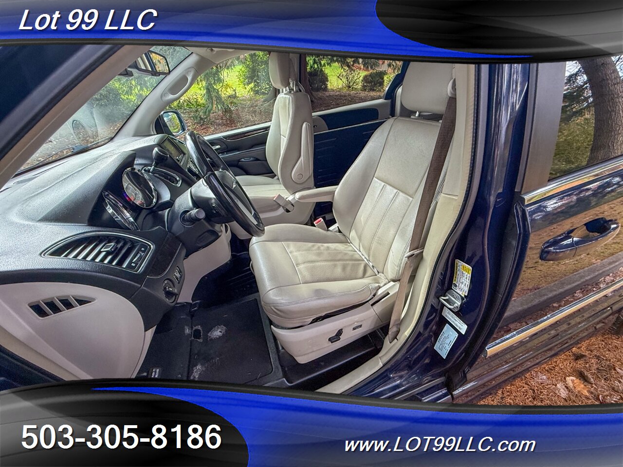 2012 Chrysler Town & Country Touring ** Braun WHEELCHAIR VAN ** Kneeling Power Ramp Backup Camera - Photo 17 - Milwaukie, OR 97267