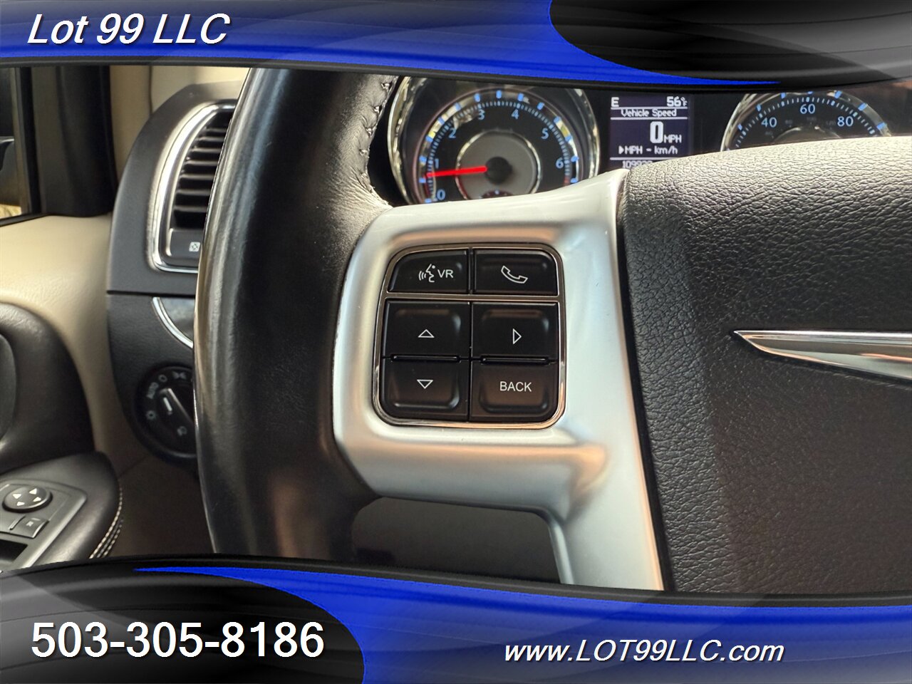 2012 Chrysler Town & Country Touring ** Braun WHEELCHAIR VAN ** Kneeling Power Ramp Backup Camera - Photo 81 - Milwaukie, OR 97267