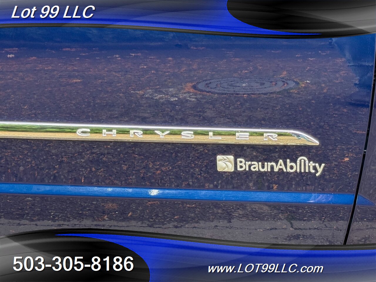 2012 Chrysler Town & Country Touring ** Braun WHEELCHAIR VAN ** Kneeling Power Ramp Backup Camera - Photo 70 - Milwaukie, OR 97267