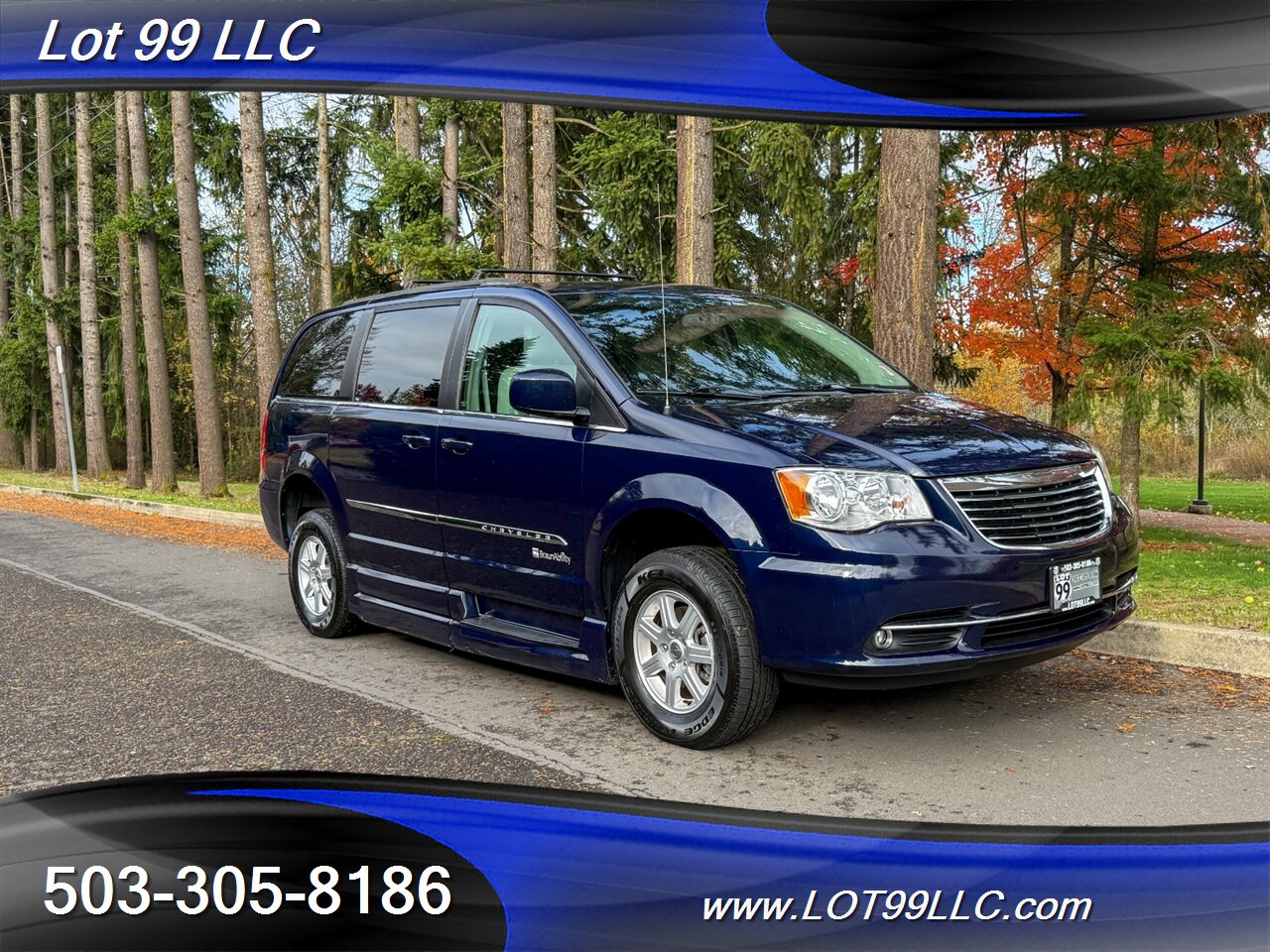 2012 Chrysler Town & Country Touring ** Braun WHEELCHAIR VAN ** Kneeling Power Ramp Backup Camera - Photo 9 - Milwaukie, OR 97267