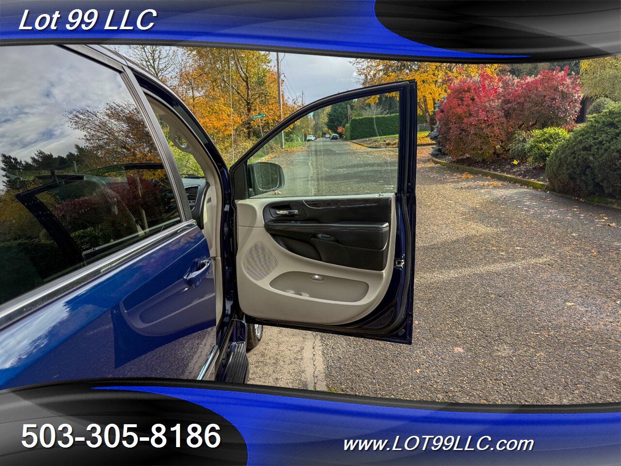 2012 Chrysler Town & Country Touring ** Braun WHEELCHAIR VAN ** Kneeling Power Ramp Backup Camera - Photo 25 - Milwaukie, OR 97267