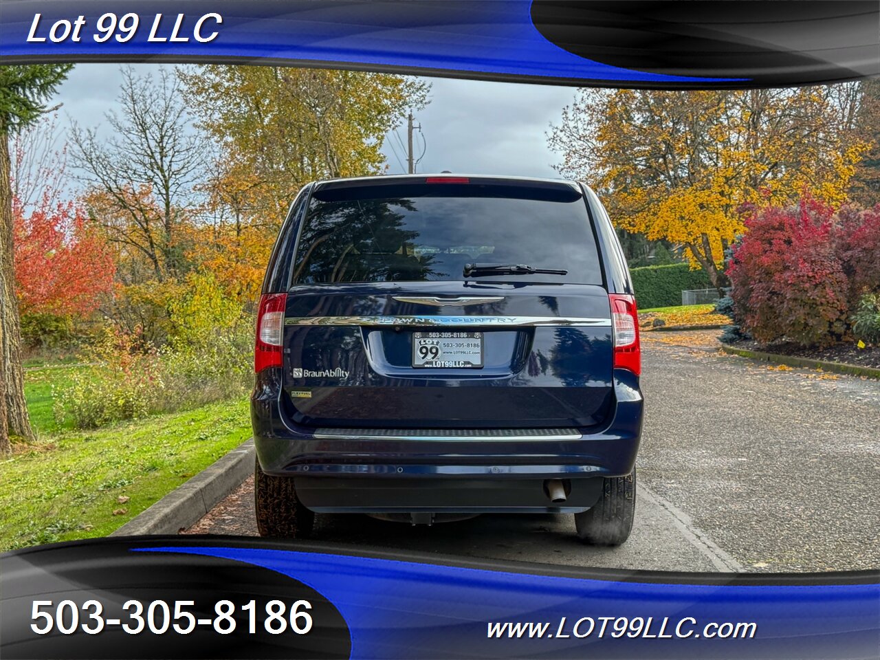 2012 Chrysler Town & Country Touring ** Braun WHEELCHAIR VAN ** Kneeling Power Ramp Backup Camera - Photo 12 - Milwaukie, OR 97267