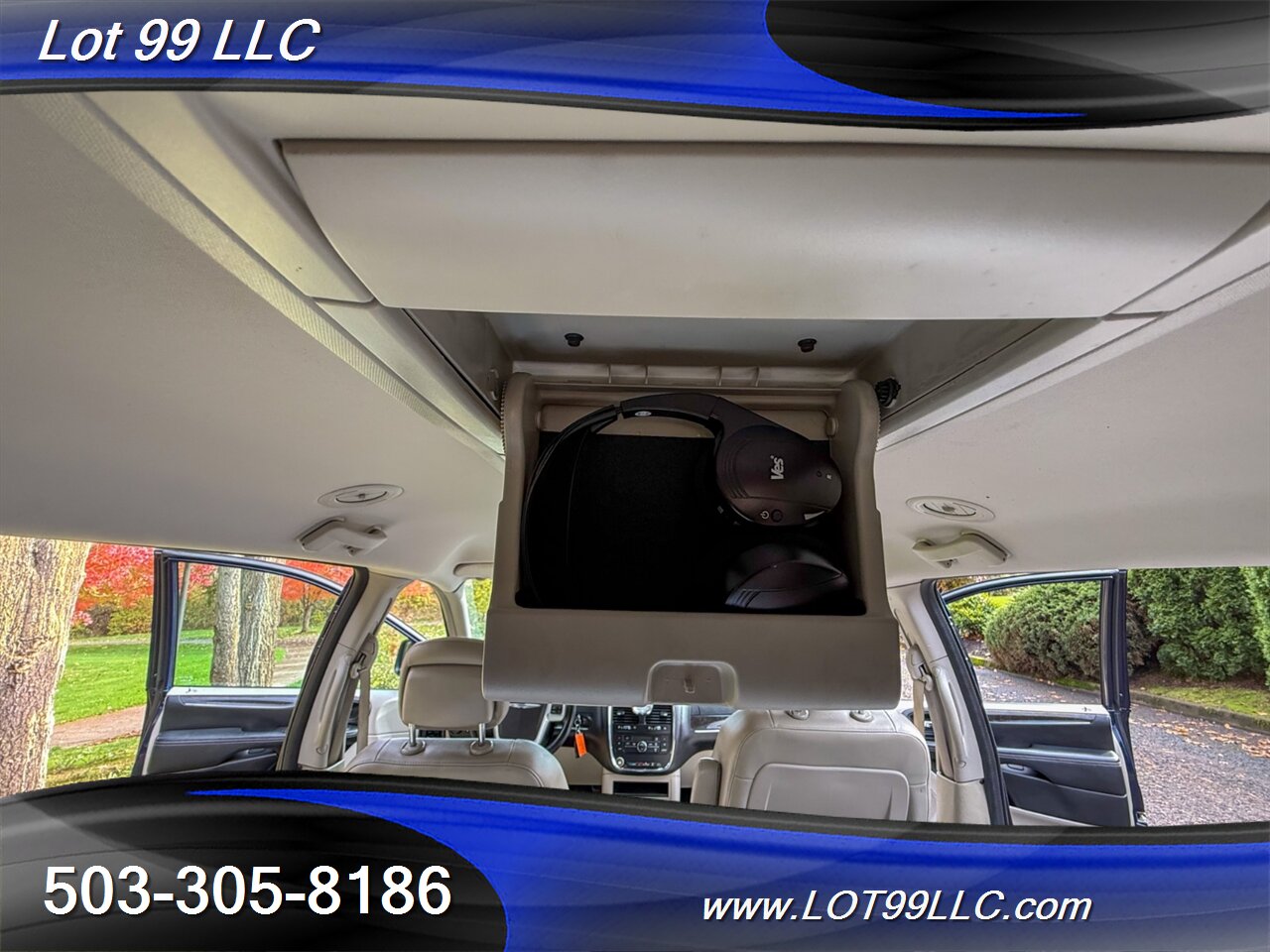 2012 Chrysler Town & Country Touring ** Braun WHEELCHAIR VAN ** Kneeling Power Ramp Backup Camera - Photo 32 - Milwaukie, OR 97267