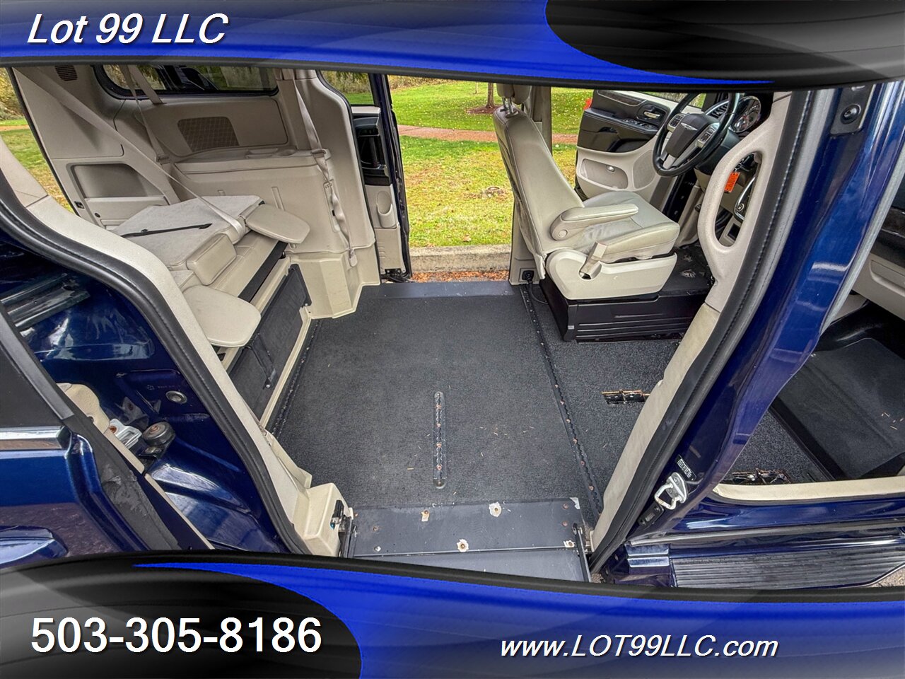 2012 Chrysler Town & Country Touring ** Braun WHEELCHAIR VAN ** Kneeling Power Ramp Backup Camera - Photo 63 - Milwaukie, OR 97267