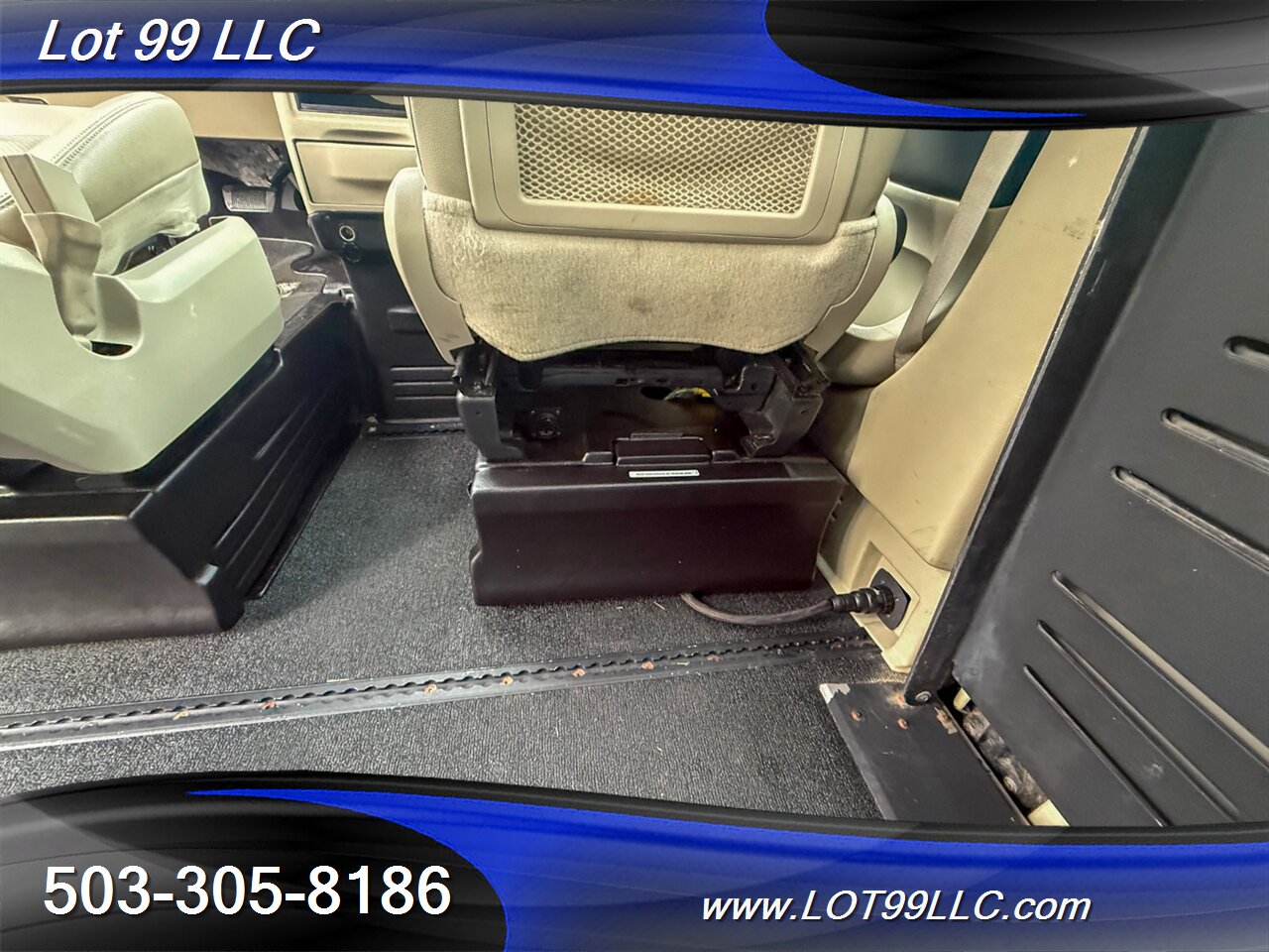 2012 Chrysler Town & Country Touring ** Braun WHEELCHAIR VAN ** Kneeling Power Ramp Backup Camera - Photo 4 - Milwaukie, OR 97267