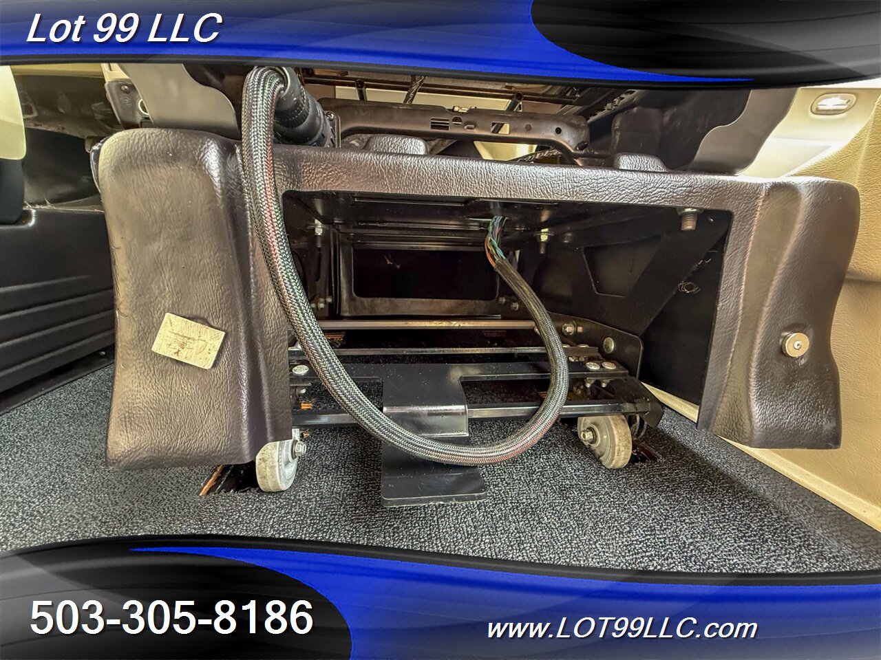 2012 Chrysler Town & Country Touring ** Braun WHEELCHAIR VAN ** Kneeling Power Ramp Backup Camera - Photo 39 - Milwaukie, OR 97267