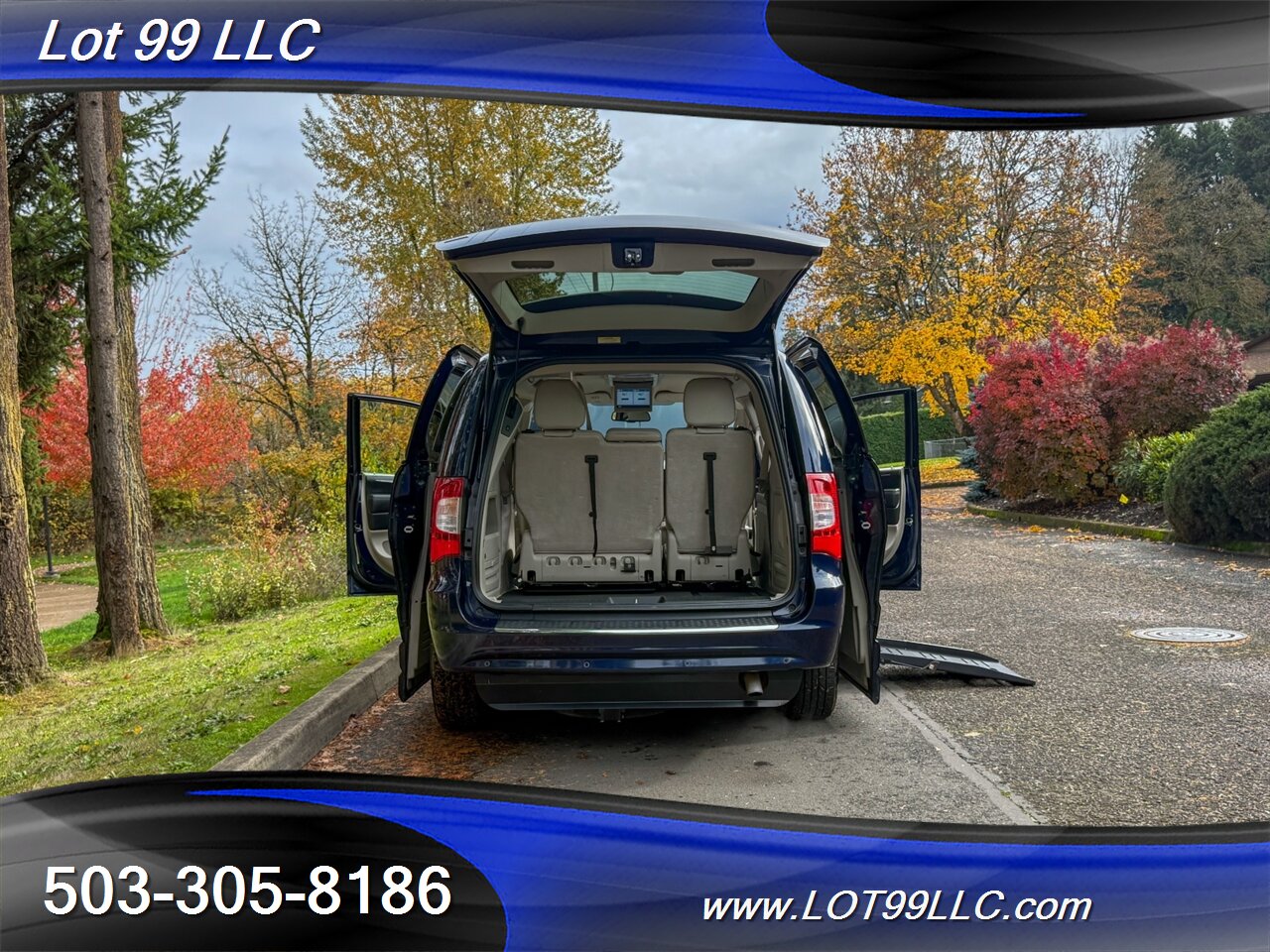 2012 Chrysler Town & Country Touring ** Braun WHEELCHAIR VAN ** Kneeling Power Ramp Backup Camera - Photo 55 - Milwaukie, OR 97267