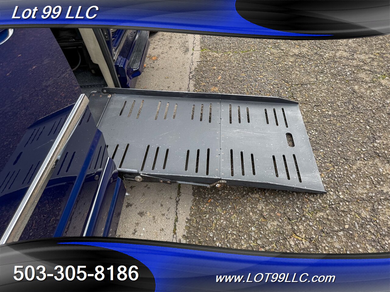 2012 Chrysler Town & Country Touring ** Braun WHEELCHAIR VAN ** Kneeling Power Ramp Backup Camera - Photo 61 - Milwaukie, OR 97267