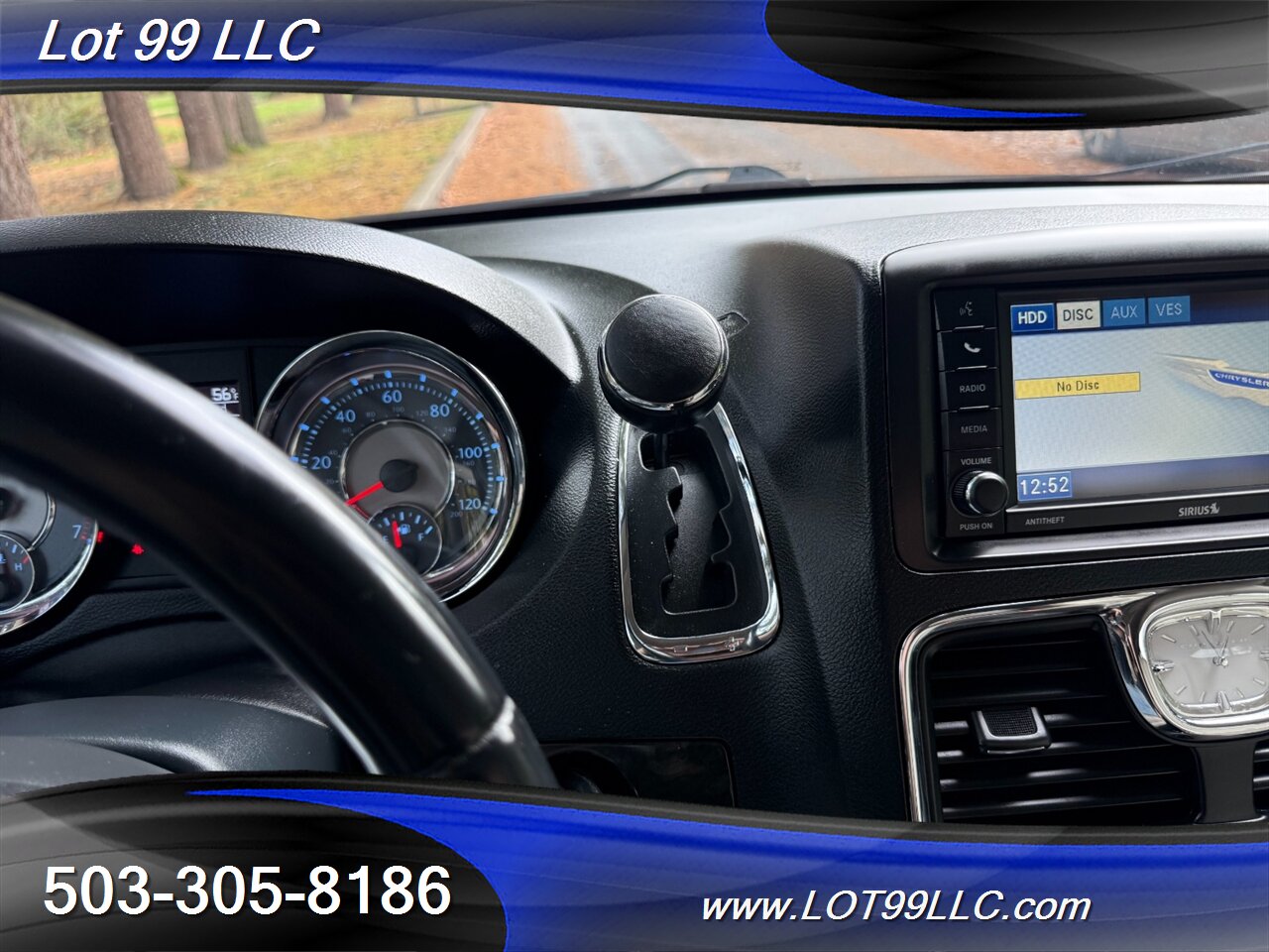 2012 Chrysler Town & Country Touring ** Braun WHEELCHAIR VAN ** Kneeling Power Ramp Backup Camera - Photo 83 - Milwaukie, OR 97267