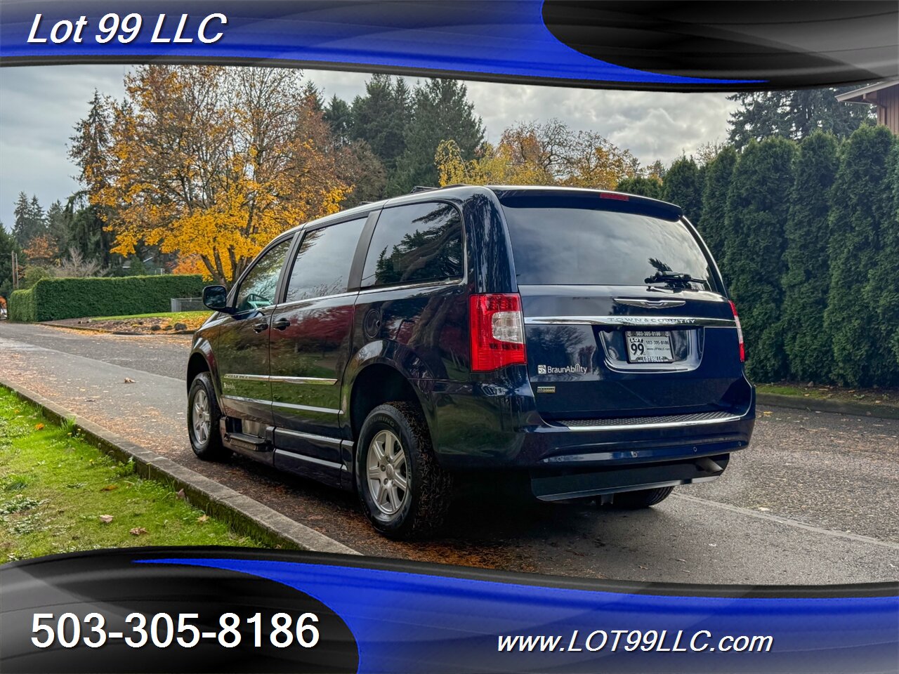 2012 Chrysler Town & Country Touring ** Braun WHEELCHAIR VAN ** Kneeling Power Ramp Backup Camera - Photo 13 - Milwaukie, OR 97267