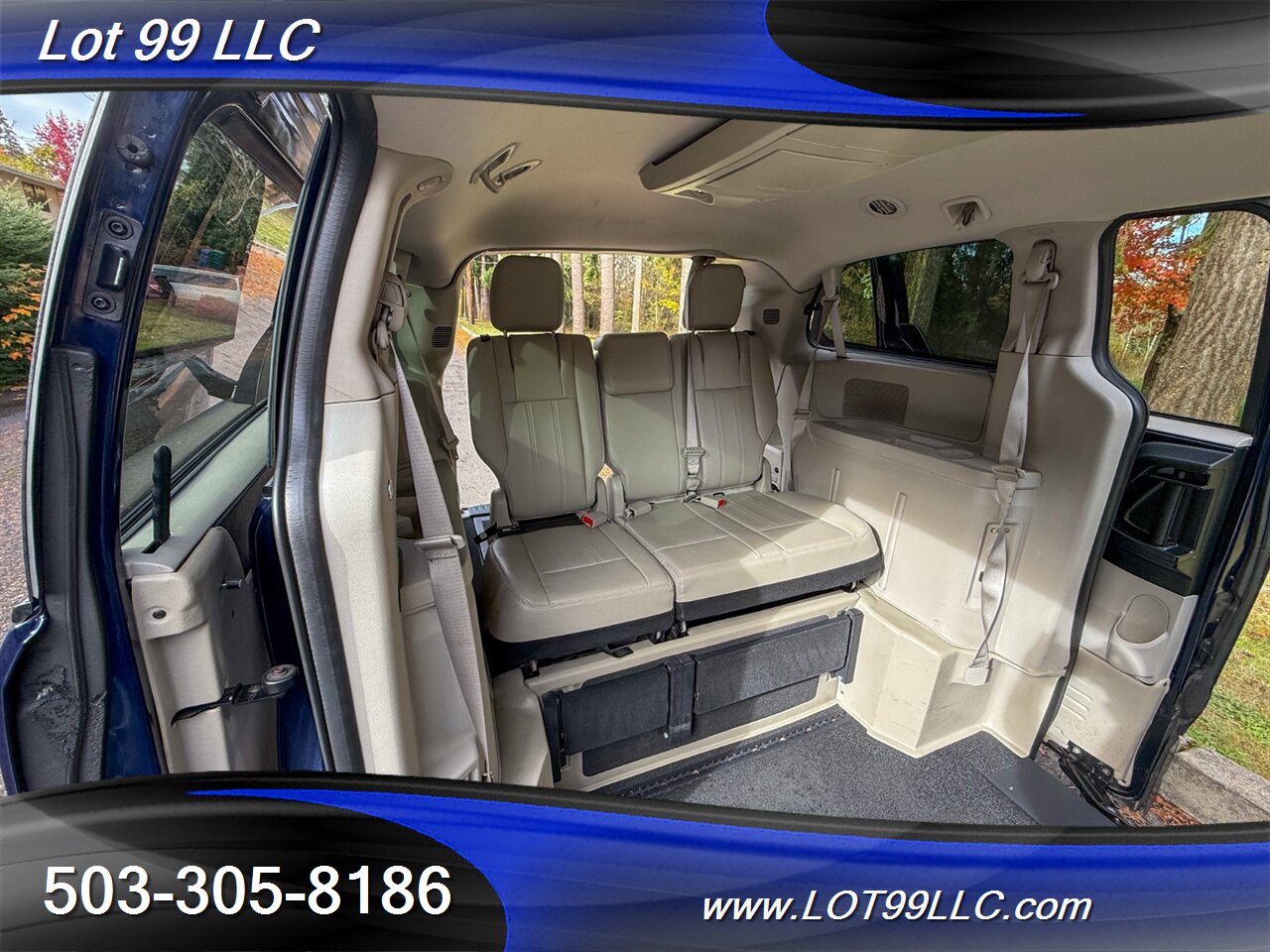 2012 Chrysler Town & Country Touring ** Braun WHEELCHAIR VAN ** Kneeling Power Ramp Backup Camera - Photo 18 - Milwaukie, OR 97267