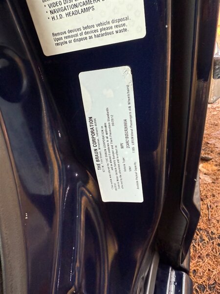 2012 Chrysler Town & Country Touring ** Braun WHEELCHAIR VAN ** Kneeling Power Ramp Backup Camera - Photo 78 - Milwaukie, OR 97267