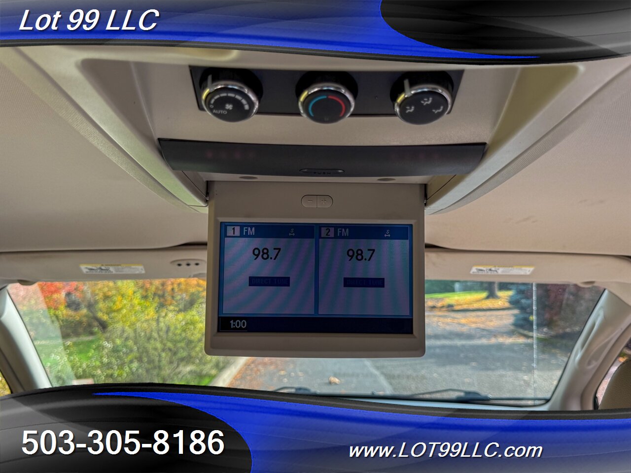 2012 Chrysler Town & Country Touring ** Braun WHEELCHAIR VAN ** Kneeling Power Ramp Backup Camera - Photo 3 - Milwaukie, OR 97267