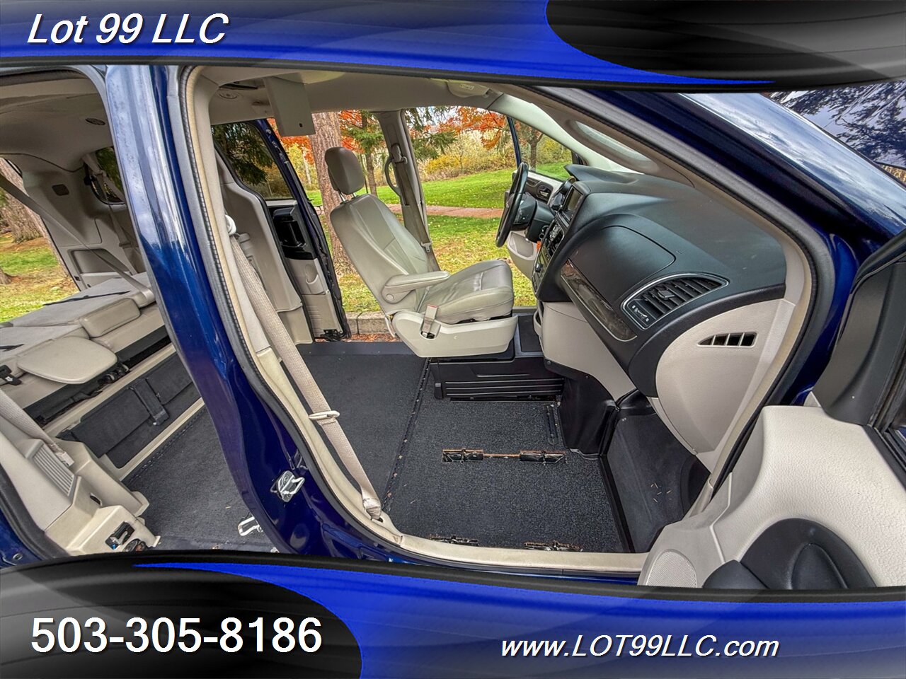 2012 Chrysler Town & Country Touring ** Braun WHEELCHAIR VAN ** Kneeling Power Ramp Backup Camera - Photo 68 - Milwaukie, OR 97267