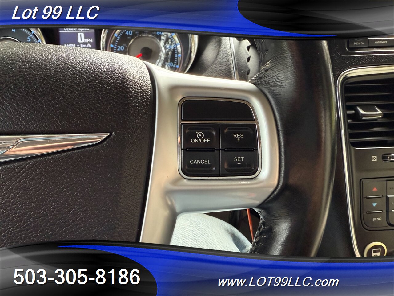 2012 Chrysler Town & Country Touring ** Braun WHEELCHAIR VAN ** Kneeling Power Ramp Backup Camera - Photo 82 - Milwaukie, OR 97267