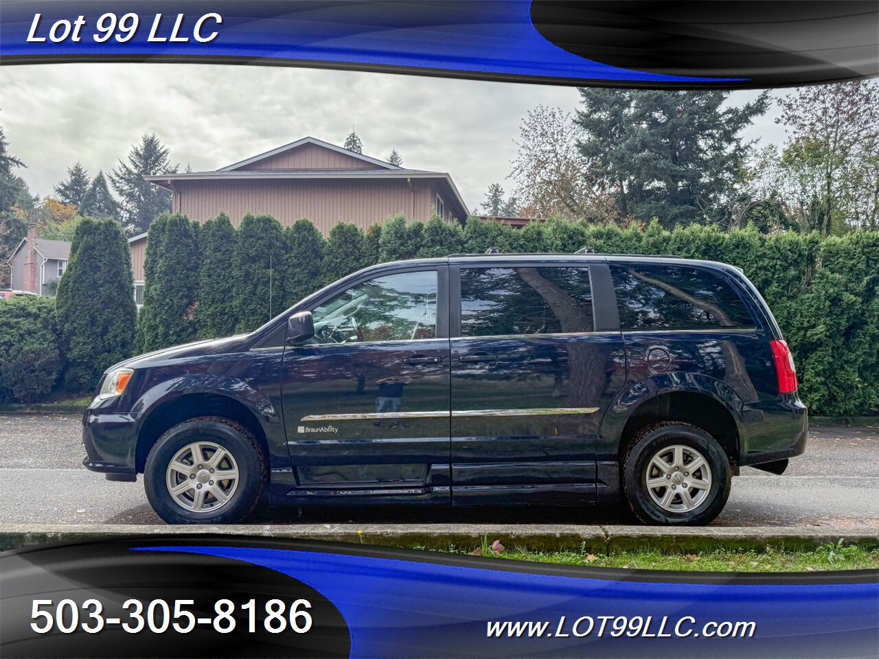 2012 Chrysler Town & Country Touring ** Braun WHEELCHAIR VAN ** Kneeling Power Ramp Backup Camera - Photo 6 - Milwaukie, OR 97267