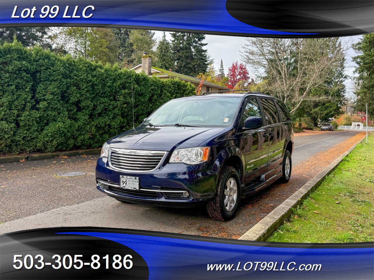 2012 Chrysler Town & Country Touring ** Braun WHEELCHAIR VAN ** Kneeling Power Ramp Backup Camera - Photo 7 - Milwaukie, OR 97267