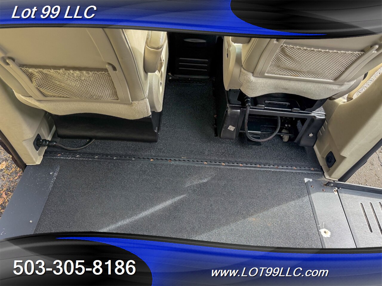 2012 Chrysler Town & Country Touring ** Braun WHEELCHAIR VAN ** Kneeling Power Ramp Backup Camera - Photo 36 - Milwaukie, OR 97267