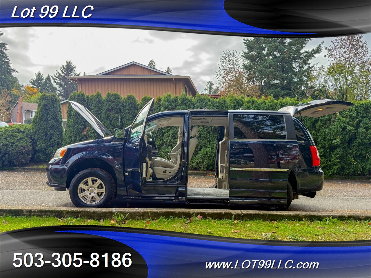2012 Chrysler Town & Country Touring ** Braun WHEELCHAIR VAN ** Kneeling Power Ramp Backup Camera - Photo 41 - Milwaukie, OR 97267