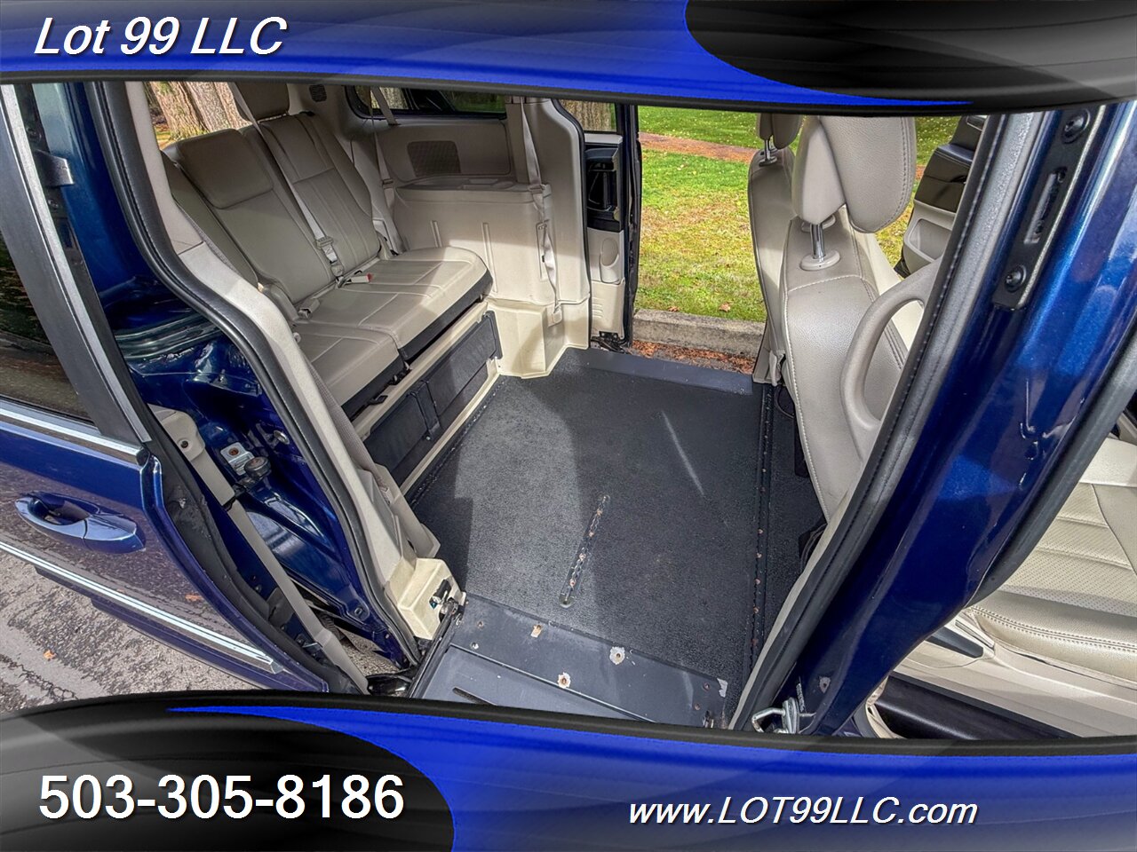 2012 Chrysler Town & Country Touring ** Braun WHEELCHAIR VAN ** Kneeling Power Ramp Backup Camera - Photo 20 - Milwaukie, OR 97267