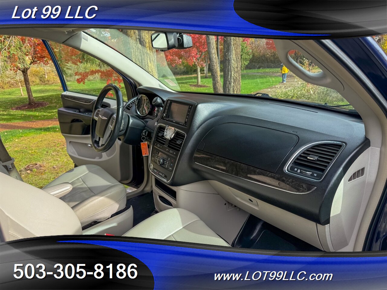 2012 Chrysler Town & Country Touring ** Braun WHEELCHAIR VAN ** Kneeling Power Ramp Backup Camera - Photo 26 - Milwaukie, OR 97267