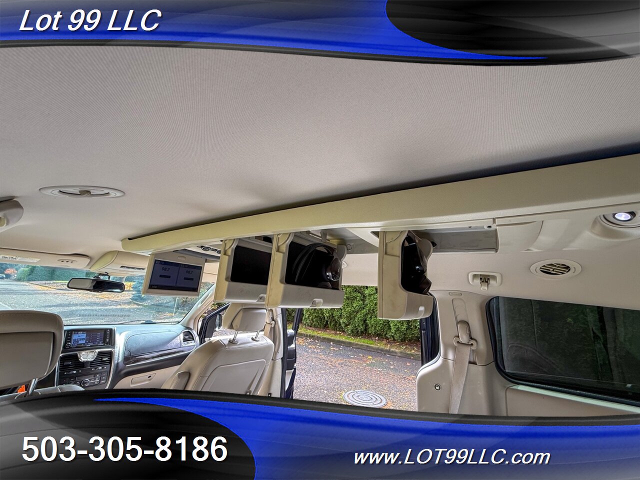 2012 Chrysler Town & Country Touring ** Braun WHEELCHAIR VAN ** Kneeling Power Ramp Backup Camera - Photo 33 - Milwaukie, OR 97267