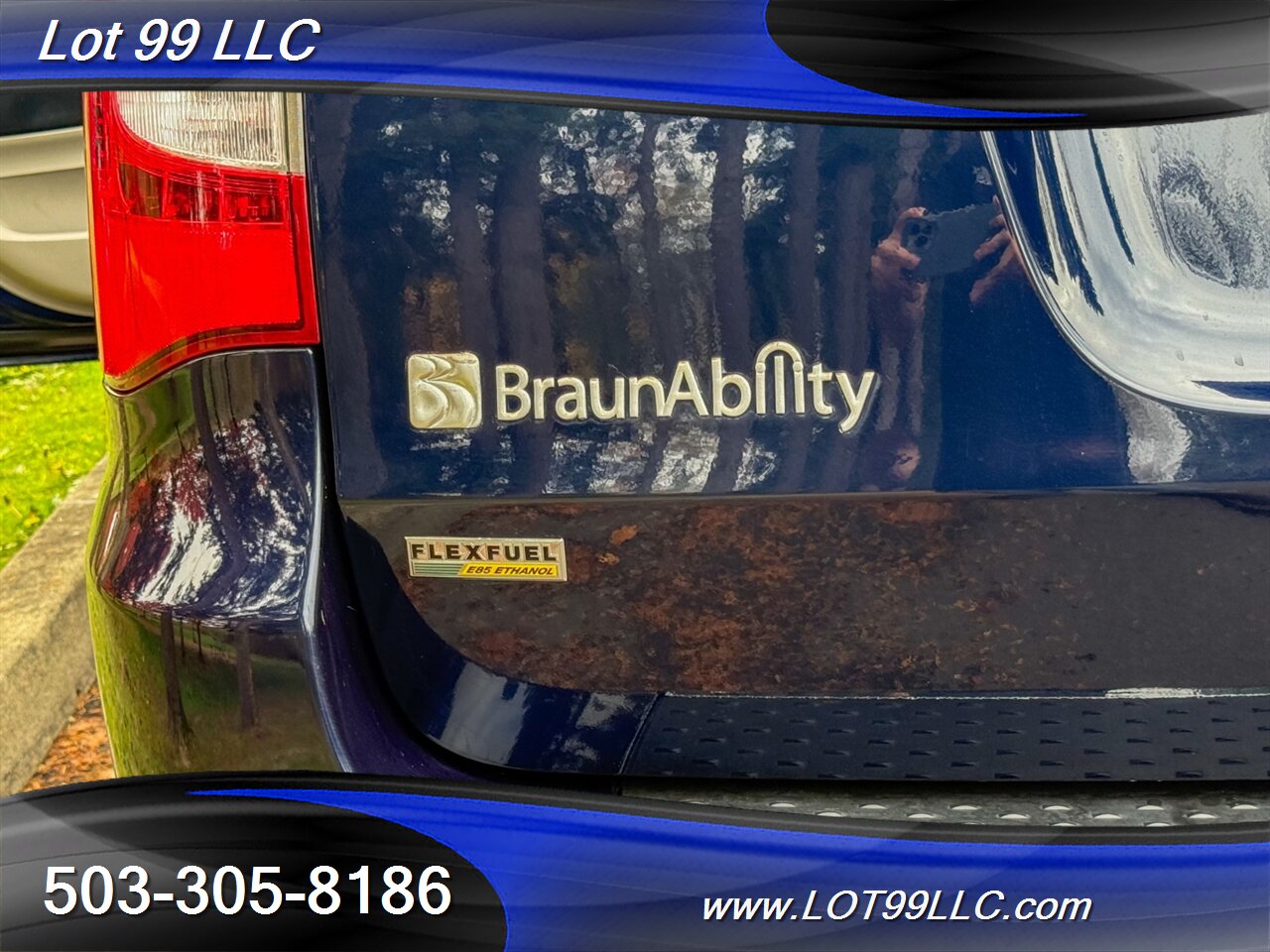 2012 Chrysler Town & Country Touring ** Braun WHEELCHAIR VAN ** Kneeling Power Ramp Backup Camera - Photo 5 - Milwaukie, OR 97267