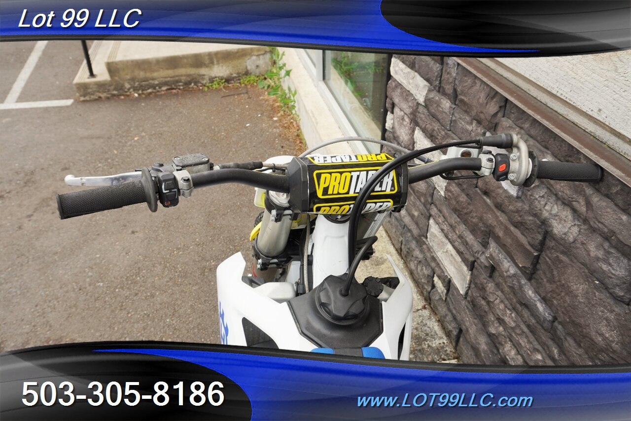 2023 Husqvarna FC 350 27.5 HOURS White Blue Seats Like New Tires   - Photo 6 - Milwaukie, OR 97267