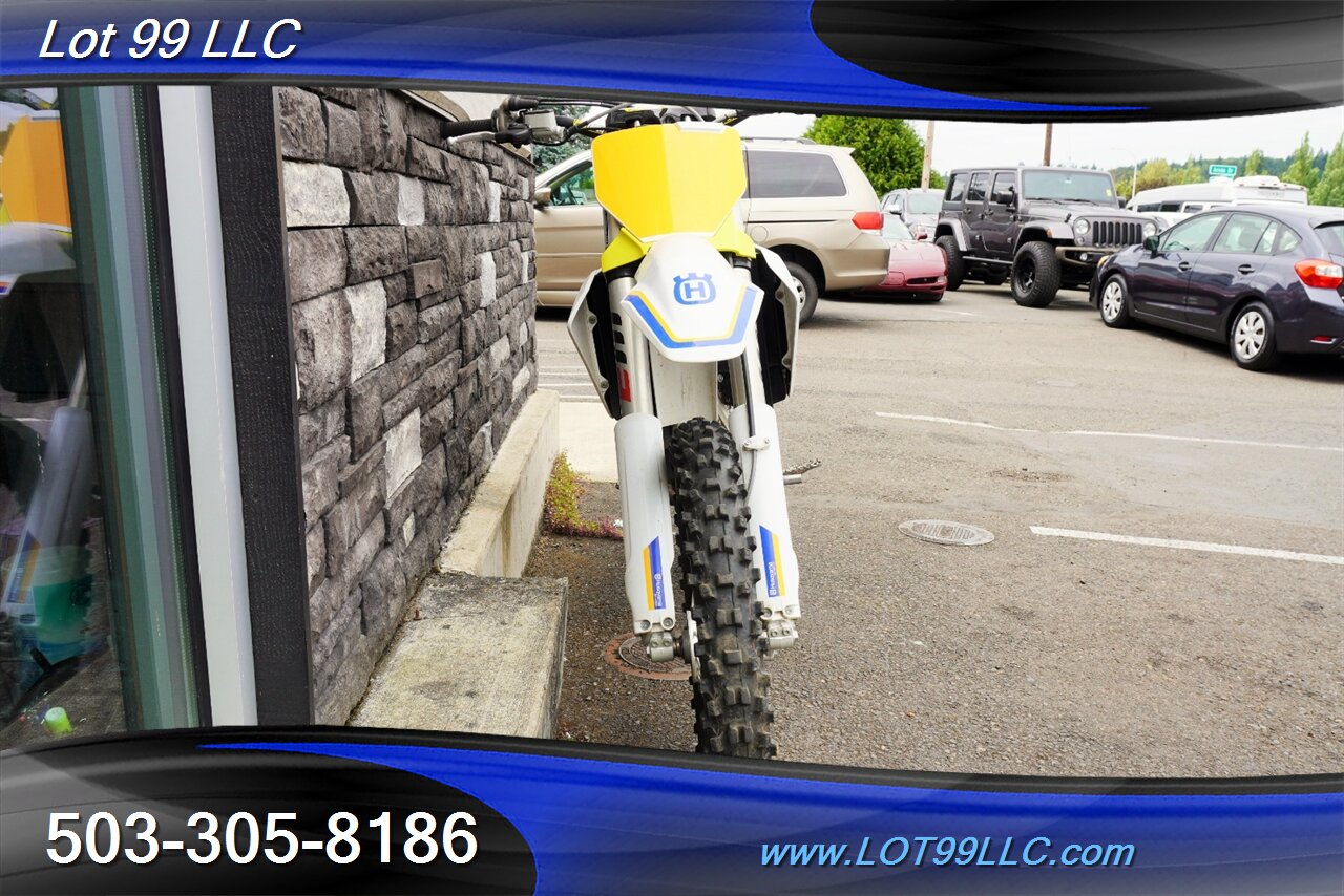 2023 Husqvarna FC 350 27.5 HOURS White Blue Seats Like New Tires   - Photo 2 - Milwaukie, OR 97267