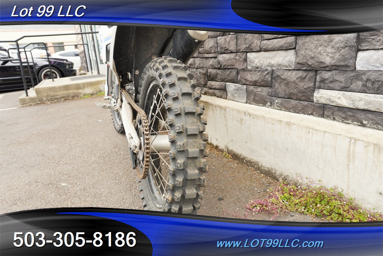 2023 Husqvarna FC 350 27.5 HOURS White Blue Seats Like New Tires   - Photo 9 - Milwaukie, OR 97267