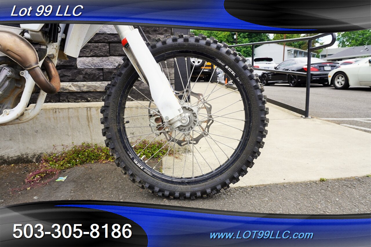 2023 Husqvarna FC 350 27.5 HOURS White Blue Seats Like New Tires   - Photo 15 - Milwaukie, OR 97267