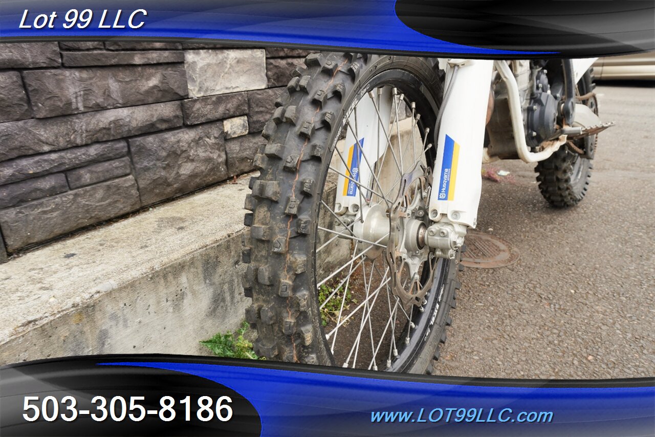 2023 Husqvarna FC 350 27.5 HOURS White Blue Seats Like New Tires   - Photo 8 - Milwaukie, OR 97267