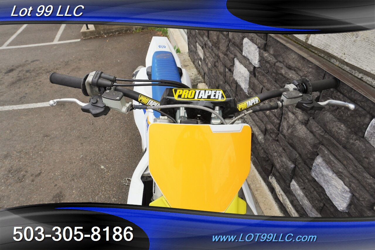 2023 Husqvarna FC 350 27.5 HOURS White Blue Seats Like New Tires   - Photo 13 - Milwaukie, OR 97267