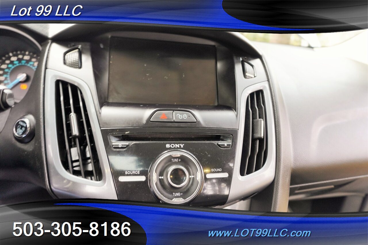 2012 Ford Focus Titanium Only 57K Heated Leather GPS 2 OWNERS   - Photo 22 - Milwaukie, OR 97267