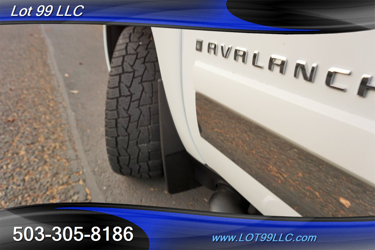 2009 Chevrolet Avalanche LTZ 4X4 V8 5.3L Auto Heated Leather Newer Tires   - Photo 4 - Milwaukie, OR 97267