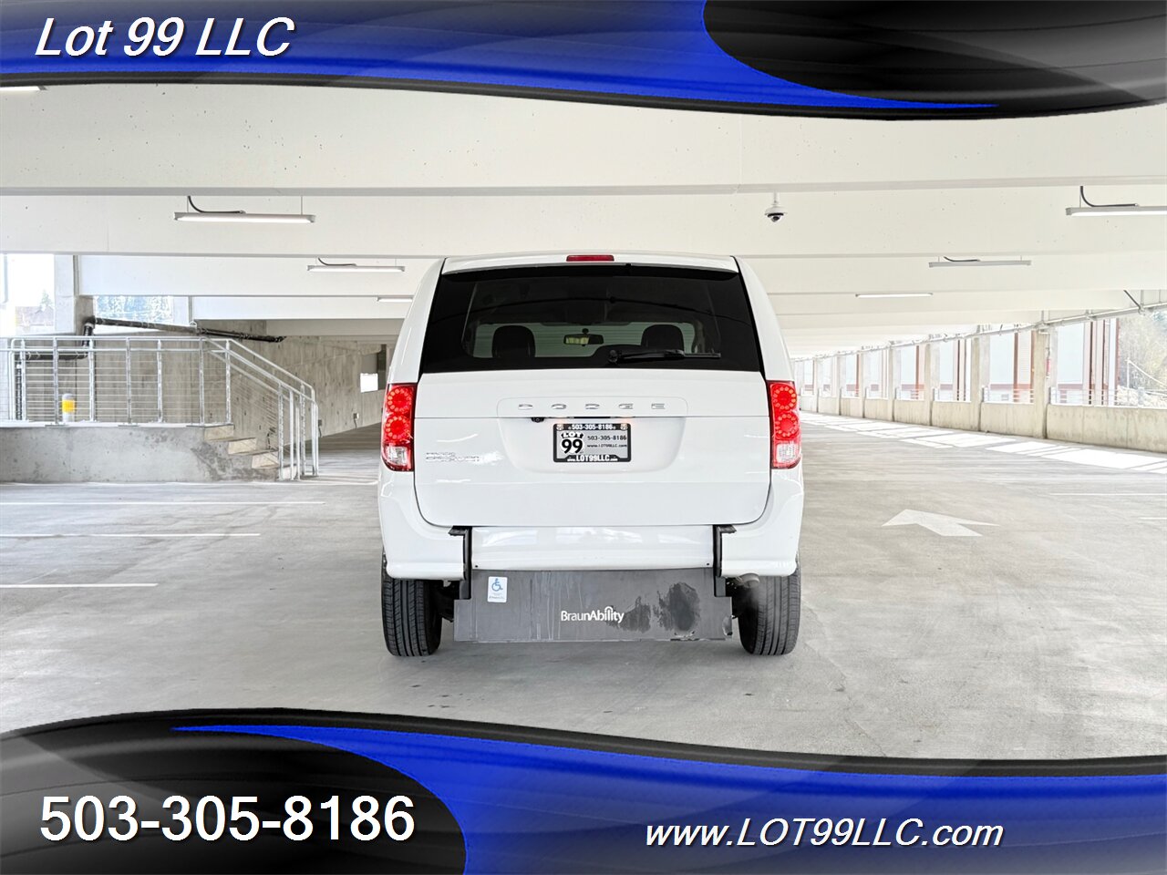 2017 Dodge Grand Caravan SE ** WHEELCHAIR VAN **REAR RAMP BraunAbility Rear Bumper Fold Out Ramp - Photo 11 - Milwaukie, OR 97267