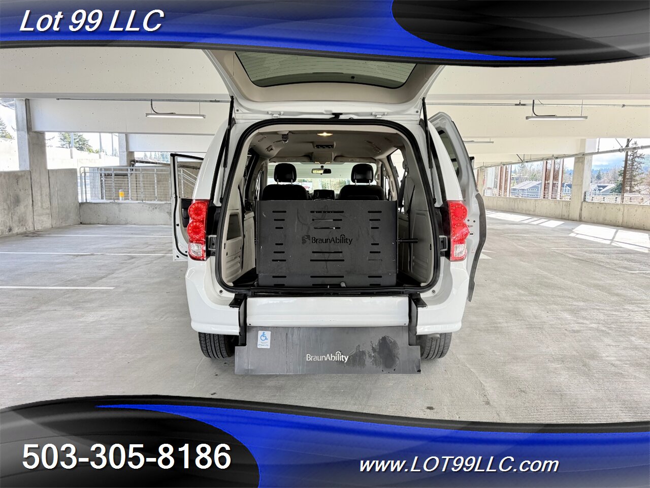 2017 Dodge Grand Caravan SE ** WHEELCHAIR VAN **REAR RAMP BraunAbility Rear Bumper Fold Out Ramp - Photo 21 - Milwaukie, OR 97267