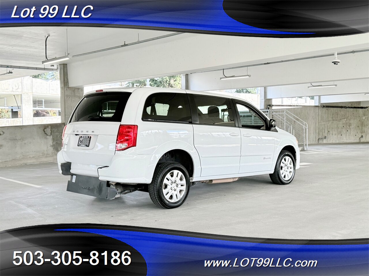 2017 Dodge Grand Caravan SE ** WHEELCHAIR VAN **REAR RAMP BraunAbility Rear Bumper Fold Out Ramp - Photo 12 - Milwaukie, OR 97267
