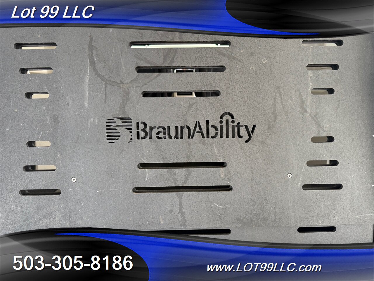 2017 Dodge Grand Caravan SE ** WHEELCHAIR VAN **REAR RAMP BraunAbility Rear Bumper Fold Out Ramp - Photo 33 - Milwaukie, OR 97267