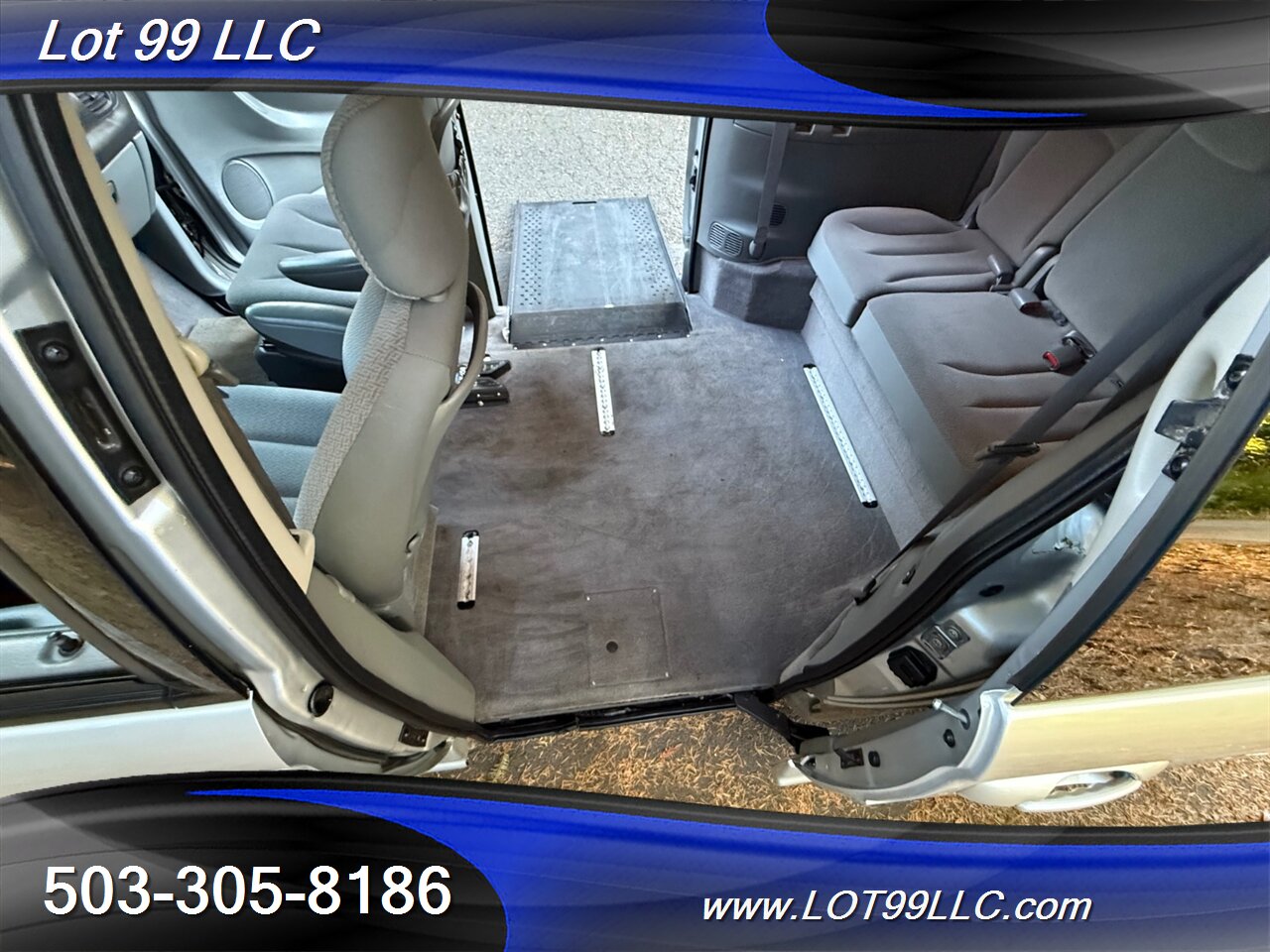 2007 Dodge Grand Caravan SXT ** WHEELCHAIR VAN ** NEW TIRES Lowered Floor   - Photo 4 - Milwaukie, OR 97267