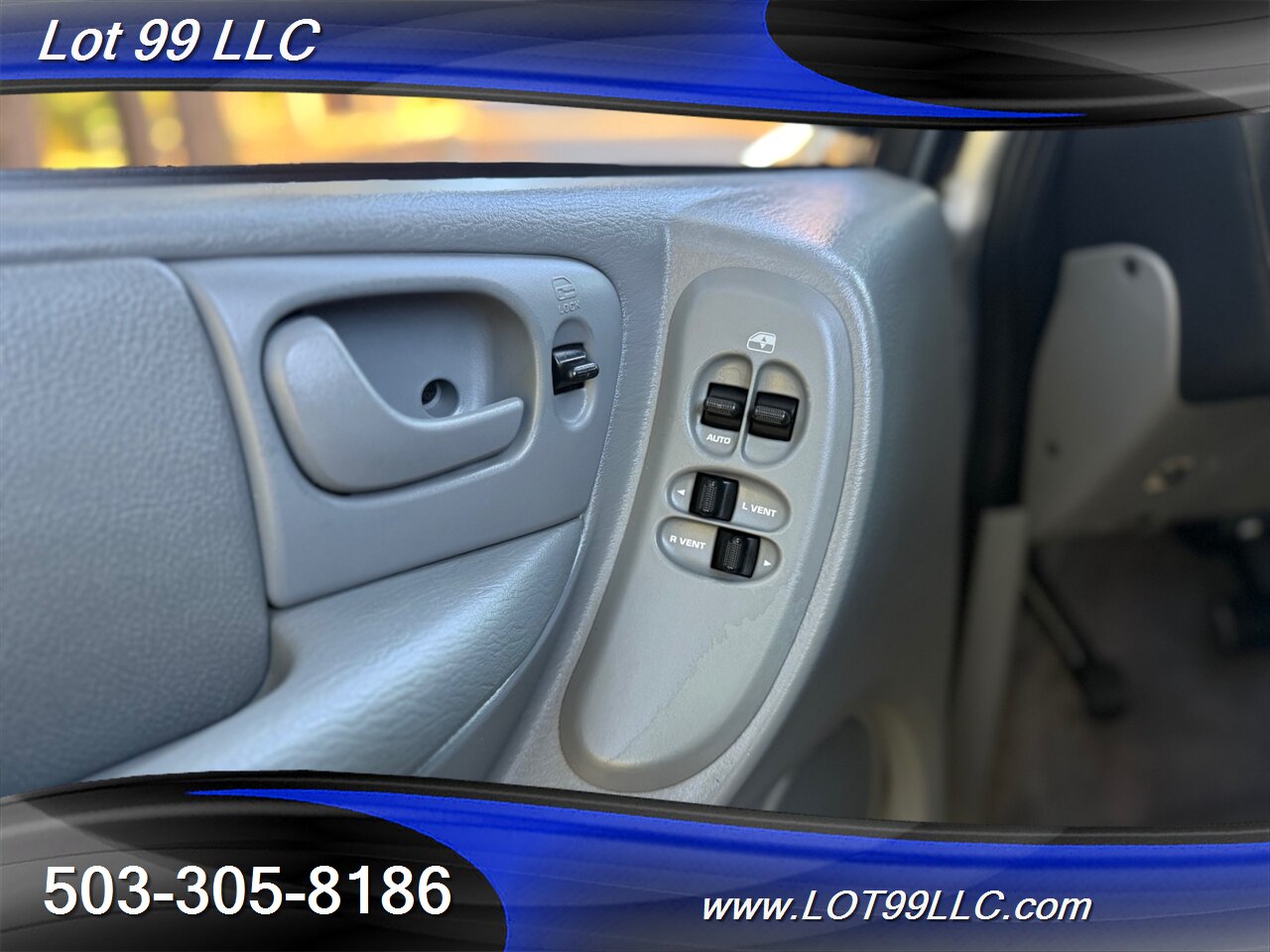 2007 Dodge Grand Caravan SXT ** WHEELCHAIR VAN ** NEW TIRES Lowered Floor   - Photo 27 - Milwaukie, OR 97267
