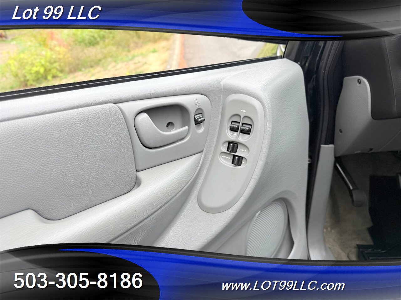 2005 Dodge Grand Caravan SXT 62k Miles Wheelchair Van New Tires Leather  Power Doors Power Ramp - Photo 29 - Milwaukie, OR 97267