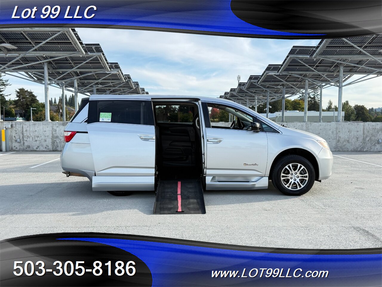 2013 Honda Odyssey EX-L WHEELCHAIR VAN Heated Leather 30 " Power Ramp Kneeling Dual Power Sliding Doors Power Hatch BackUp Camera Moon Roof - Photo 1 - Milwaukie, OR 97267