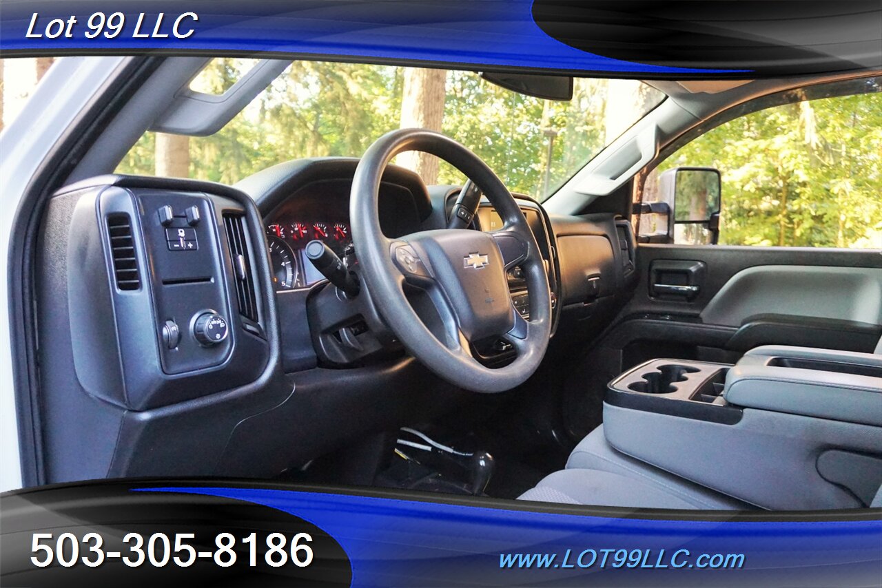 2018 Chevrolet Silverado 3500 HD 4X4 Dually 6.6L Duramax Service Bed 1 OWNER   - Photo 12 - Milwaukie, OR 97267