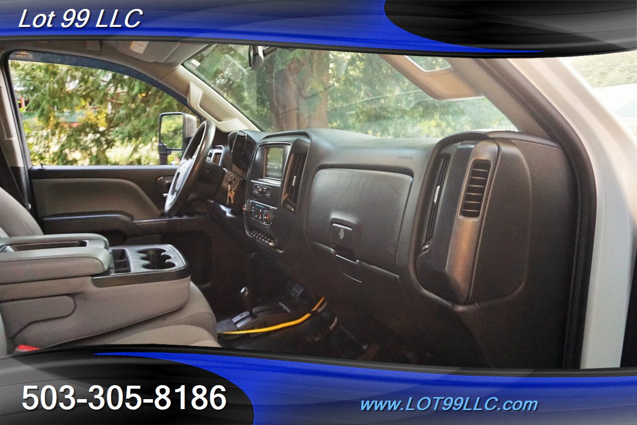 2018 Chevrolet Silverado 3500 HD 4X4 Dually 6.6L Duramax Service Bed 1 OWNER   - Photo 17 - Milwaukie, OR 97267