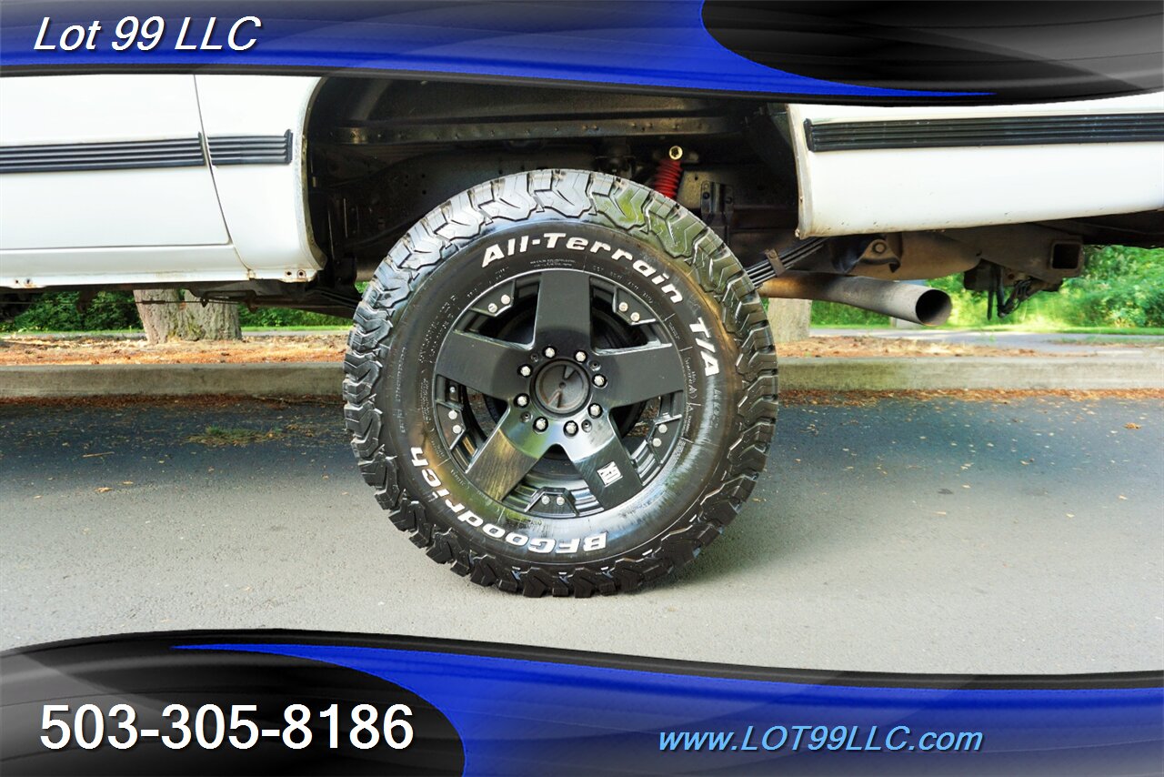 1989 GMC Suburban GMC Chevrolet 2500 4dr 4X4 V8 Lifted 20S 35   - Photo 3 - Milwaukie, OR 97267