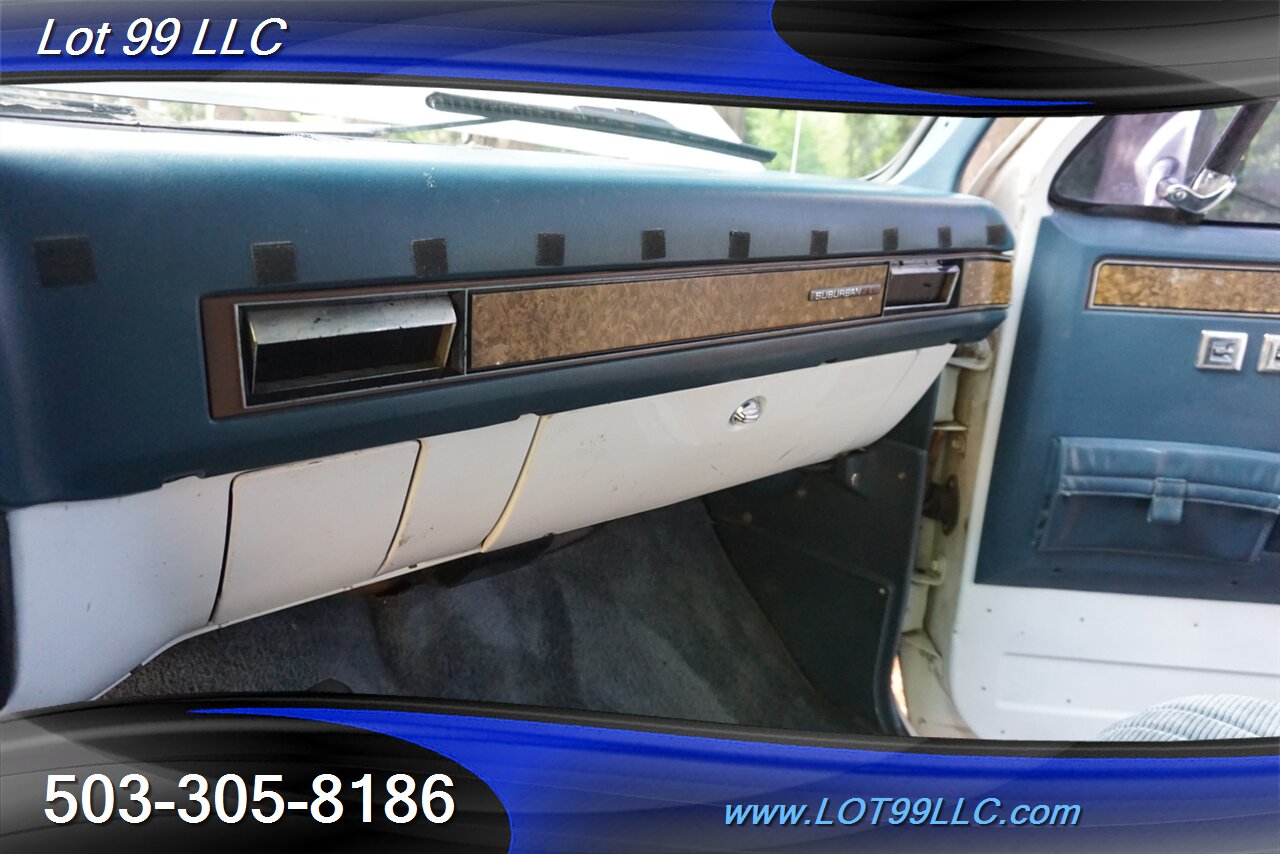 1989 GMC Suburban GMC Chevrolet 2500 4dr 4X4 V8 Lifted 20S 35   - Photo 21 - Milwaukie, OR 97267