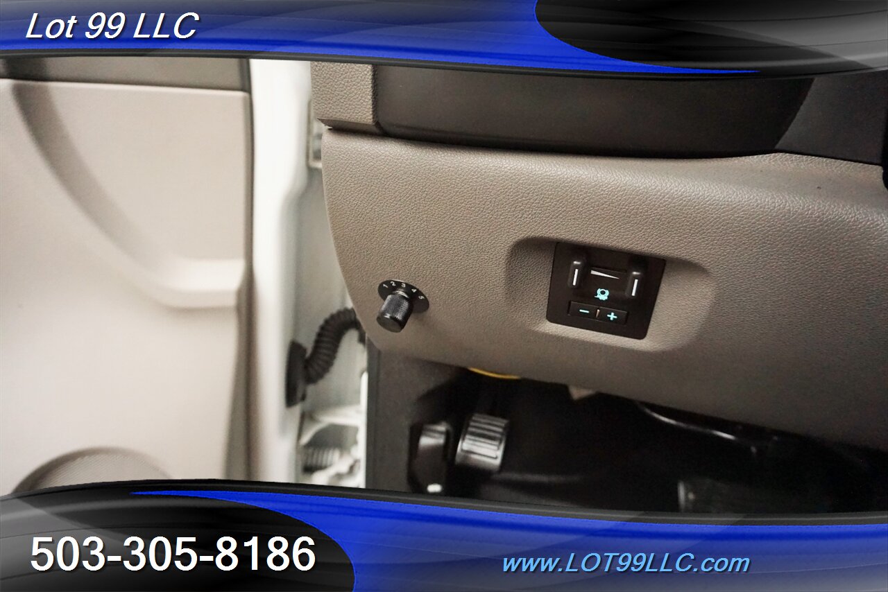 2013 Chevrolet Silverado 3500 Cew Cab 4x4 Dulley 6.6L Duramax FLAT BED - Photo 28 - Milwaukie, OR 97267