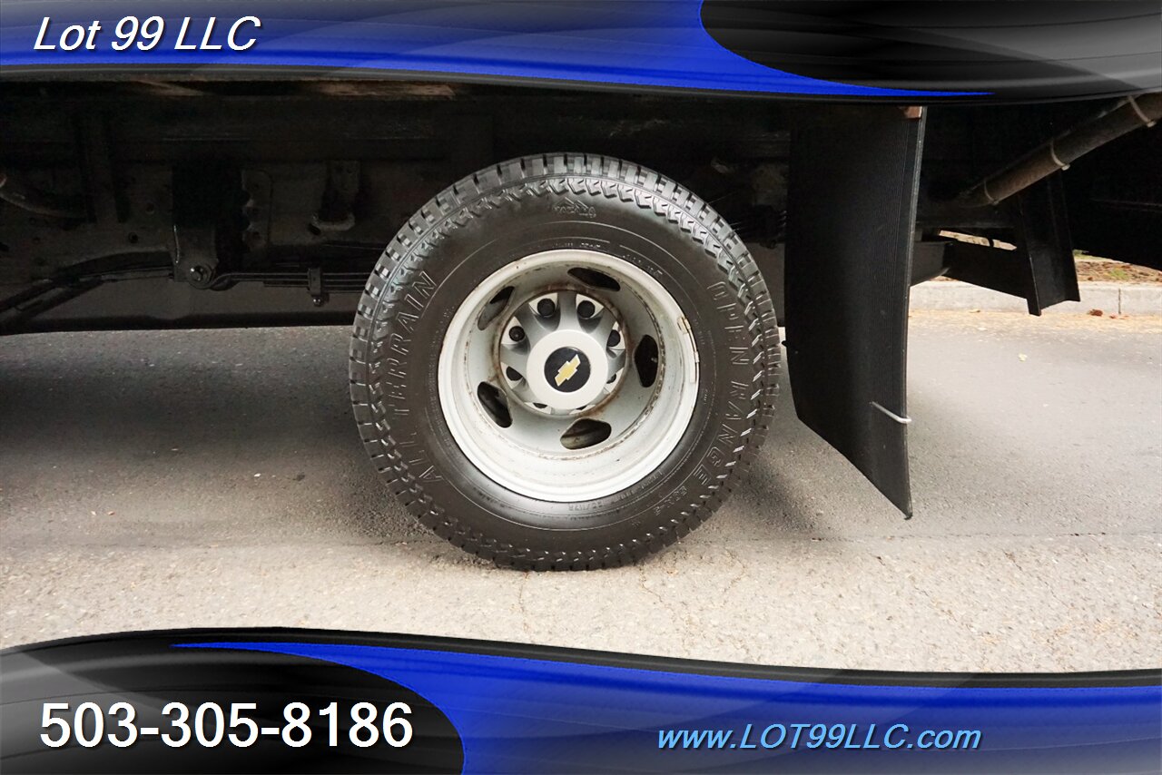 2013 Chevrolet Silverado 3500 Cew Cab 4x4 Dulley 6.6L Duramax FLAT BED - Photo 38 - Milwaukie, OR 97267