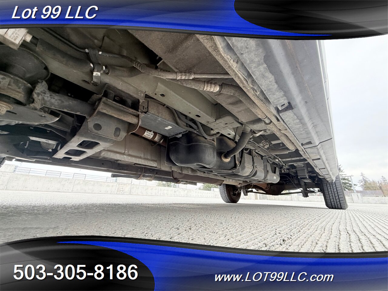 2017 Ford Transit 350 XLT ** 15 Passenger Van ** Tinted Windows Back  ** Prior Certified Pre-Owned ** - Photo 53 - Milwaukie, OR 97267